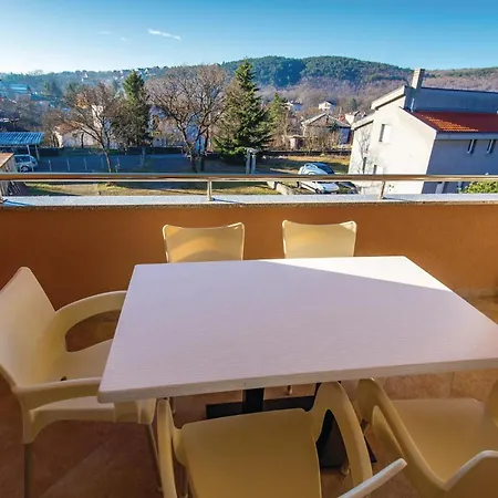 2 Bedroom Beautiful In Apartment *