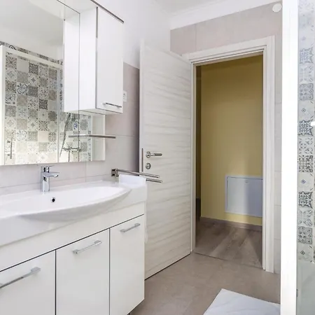 2 Bedroom Beautiful In Čavle