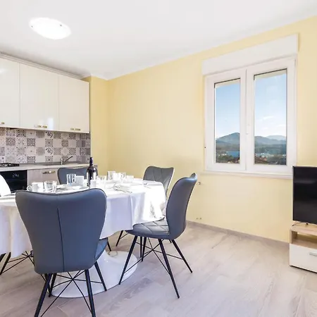 2 Bedroom Beautiful In Διαμέρισμα Čavle