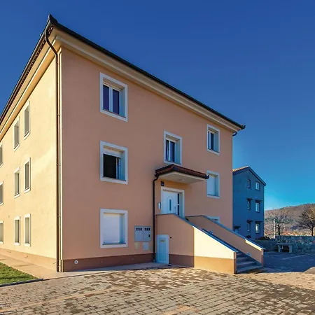 2 Bedroom Beautiful In Διαμέρισμα *