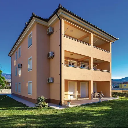 2 Bedroom Beautiful In Διαμέρισμα
